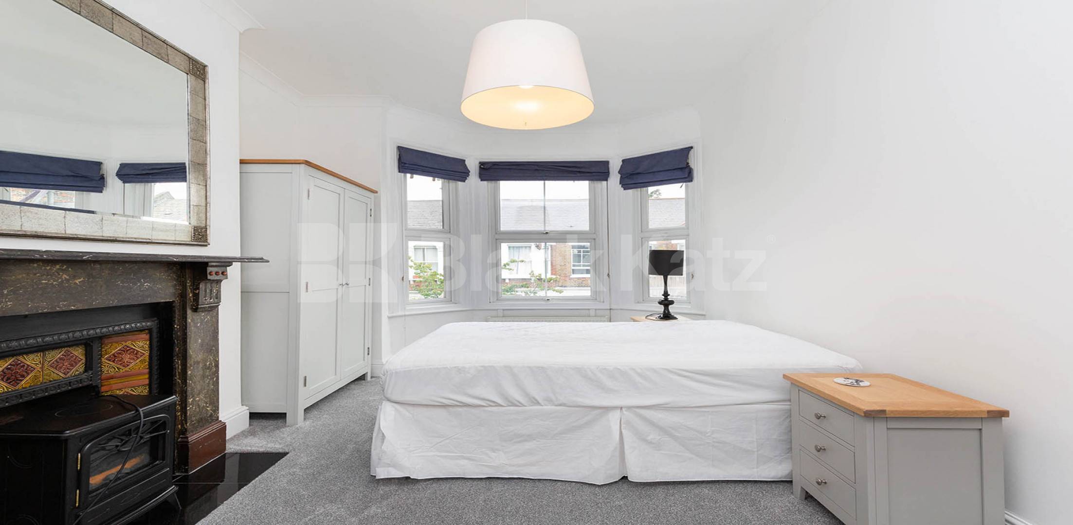 Central camden location 3 double bedrooms plus lounge mins to tube snd shops College Place, Camden